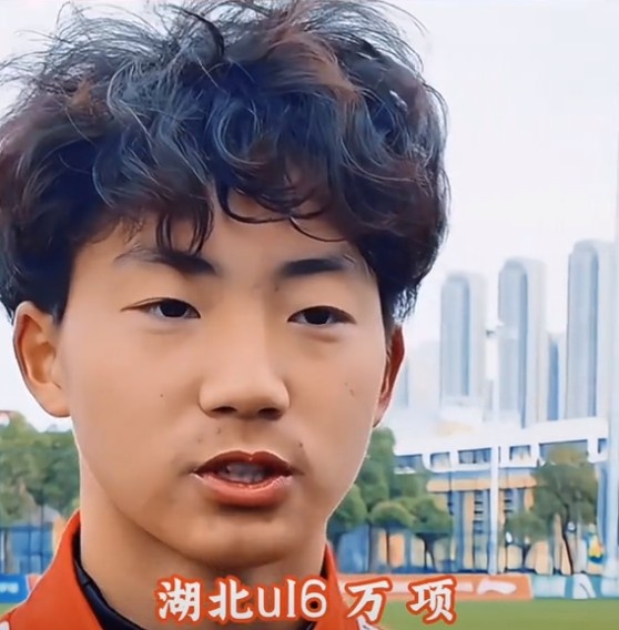 萬項談全運會吊射破門：發(fā)現(xiàn)門將站位不是很好，就很自信的射門