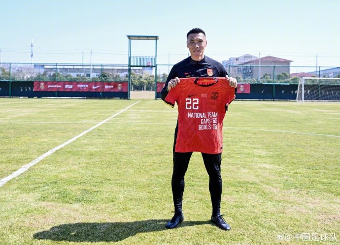 向退役的前國(guó)家隊(duì)球員于大寶表達(dá)感謝、送上祝福