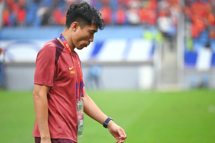 滬媒：單后腰讓國足防守承受更大壓力，若鄭智沒退役或能勝任